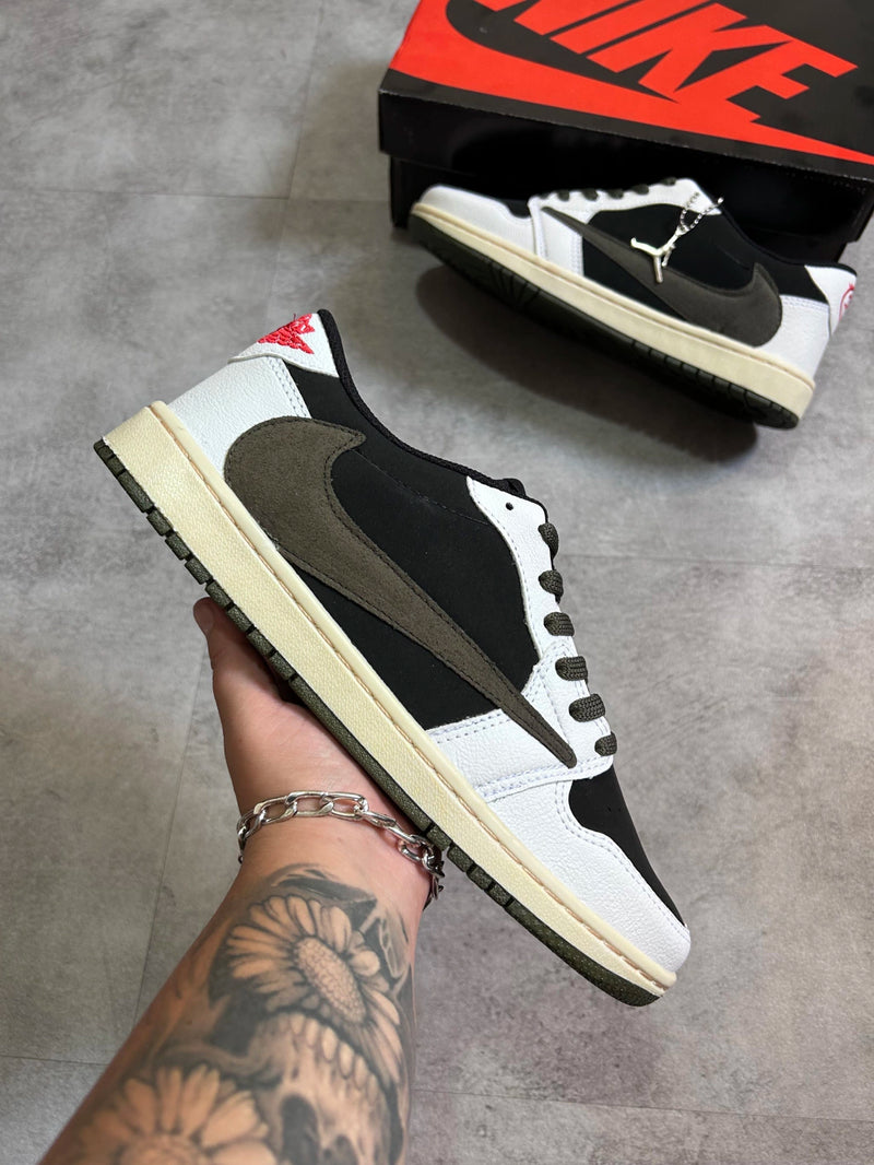 NIKE AIR JORDAN 1 LOW TRAVIS SCOTT