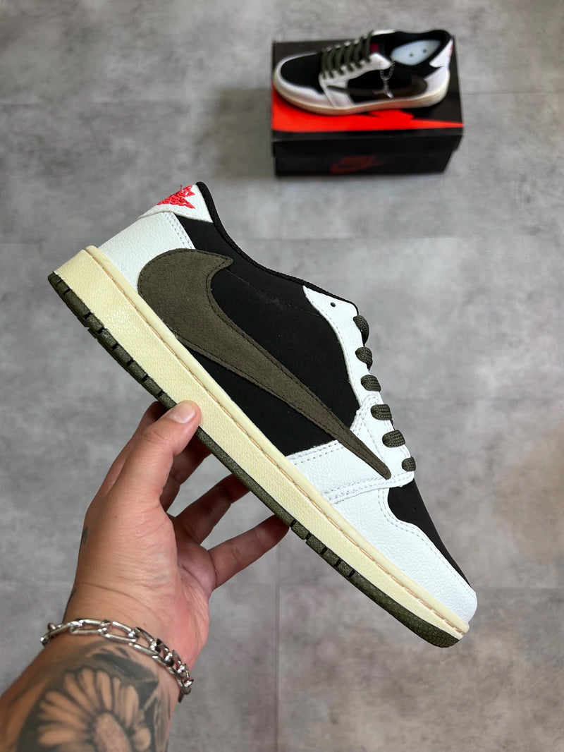 NIKE AIR JORDAN 1 LOW TRAVIS SCOTT